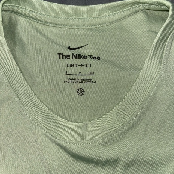 nike dri fit tee - Picture 2 of 2